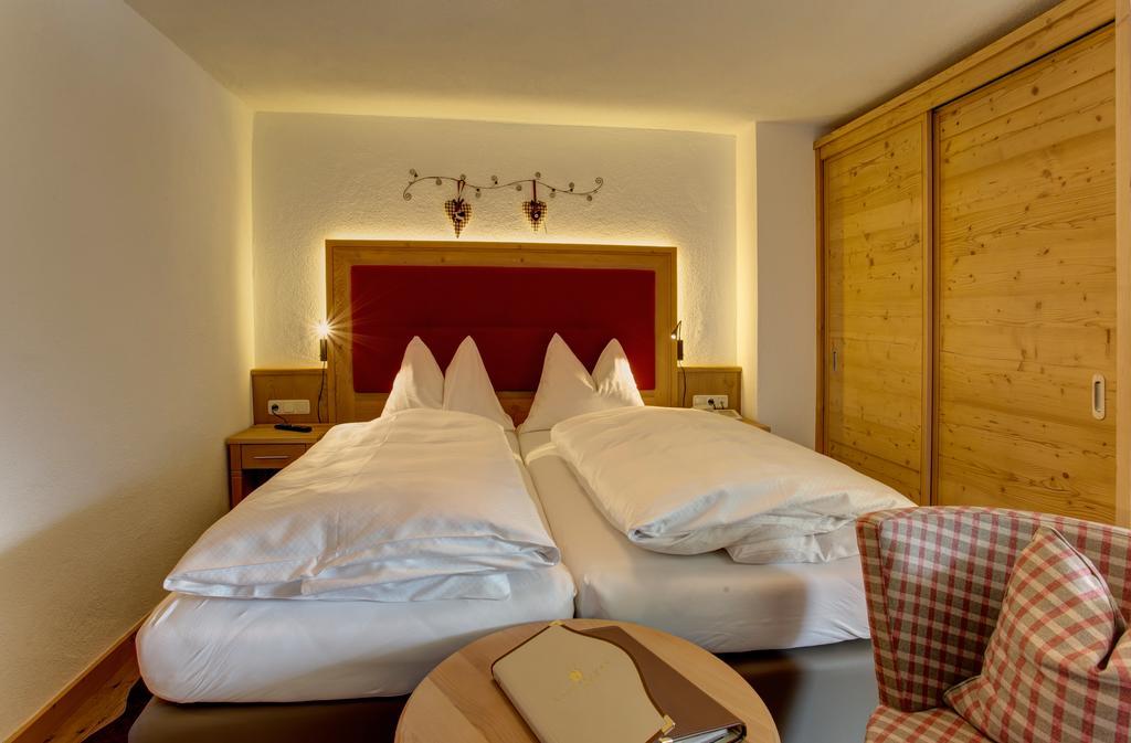 Hotel Garni - Restaurant Kaminstube Sankt Anton am Arlberg Kültér fotó